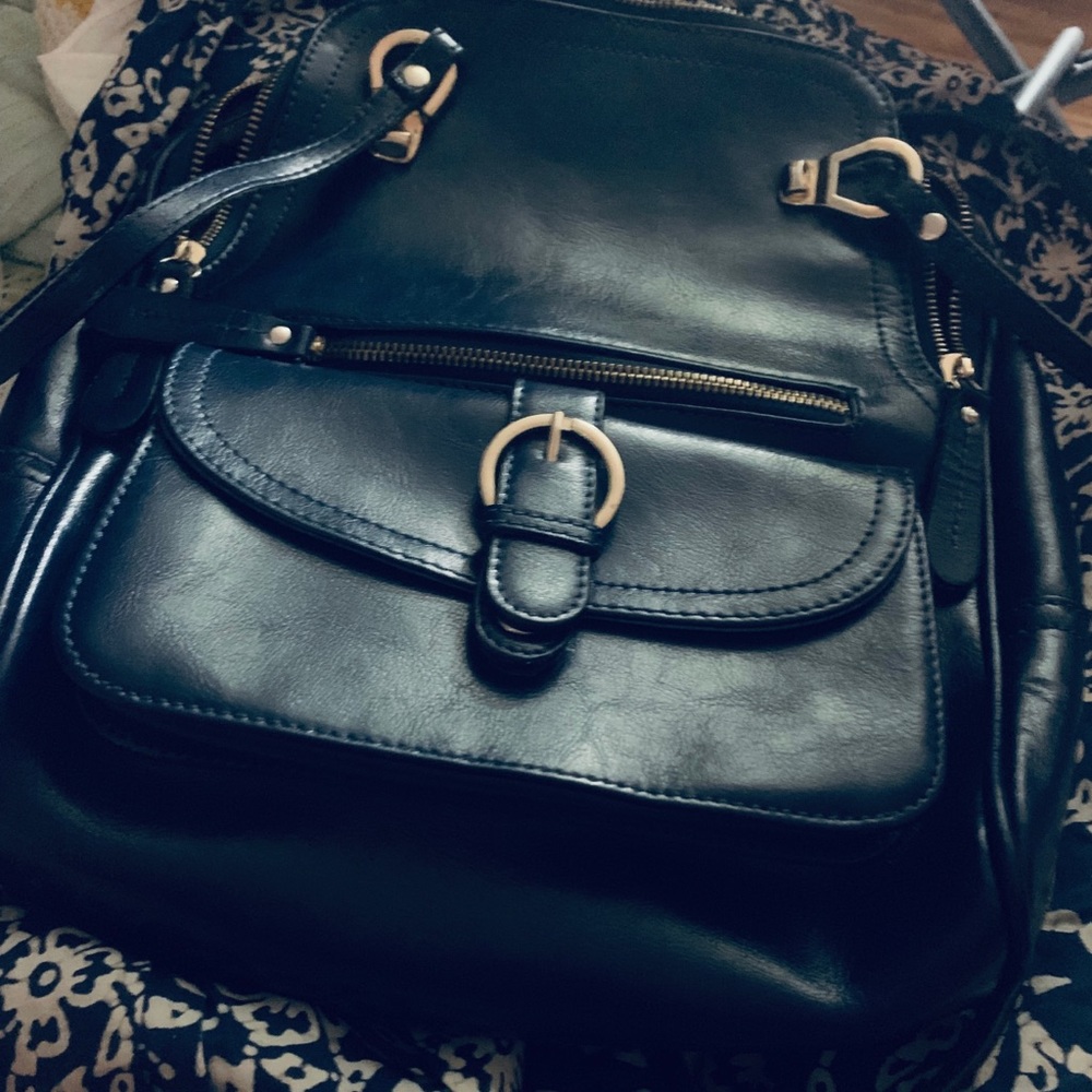 Navy blue backpack 🎒